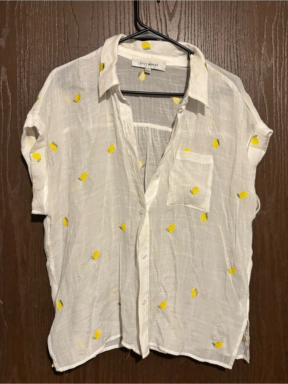 Lily White White Short-Sleeve Button-Down Shirt with Yellow Embroidery Lemons